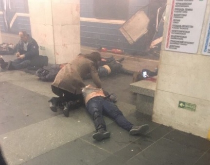 Извънредно в БЛИЦ! Взрив в метрото в Санкт Петербург, има много ранени и загинали (СНИМКИ/ВИДЕО 18+)