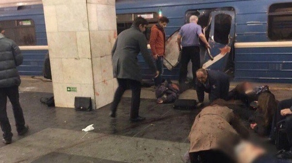 Извънредно в БЛИЦ! Взрив в метрото в Санкт Петербург, има много ранени и загинали (СНИМКИ/ВИДЕО 18+)