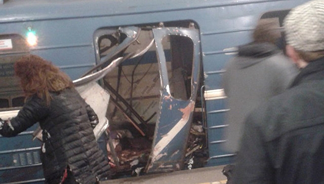 СНИМКИ и ВИДЕО (18+) от ужаса в Петербург! Гледайте НА ЖИВО какво се случва в подземната железница