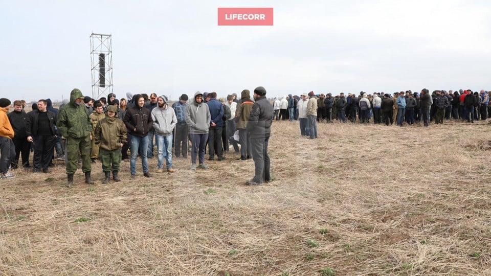 Хиляда автобуси с мъже, годни за военна служба, прииждат в ДНР, отправят се към Саур-Могила (СНИМКИ/ВИДЕО)