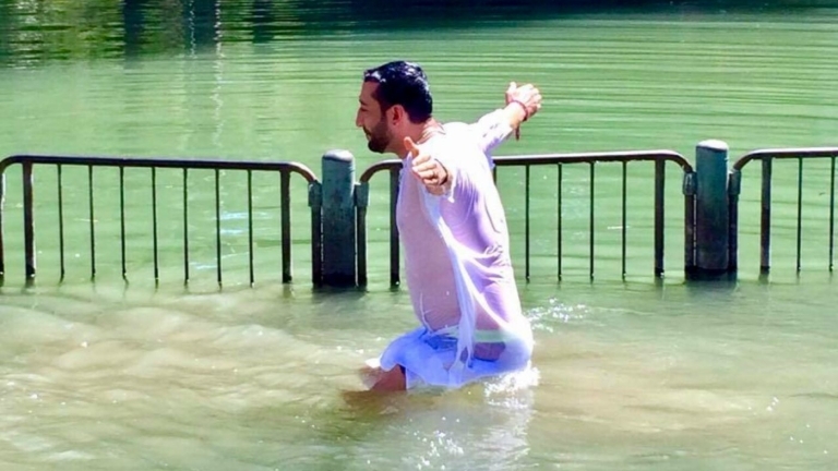 Религиозен! Илиян Тупалката се кръсти в река Йордан (СНИМКИ)