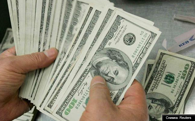 Доларът губи позиции заради геополитическото напрежение