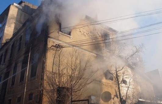 ЧСИ иска хиляди за изгоряла и потенциално опасна сграда 