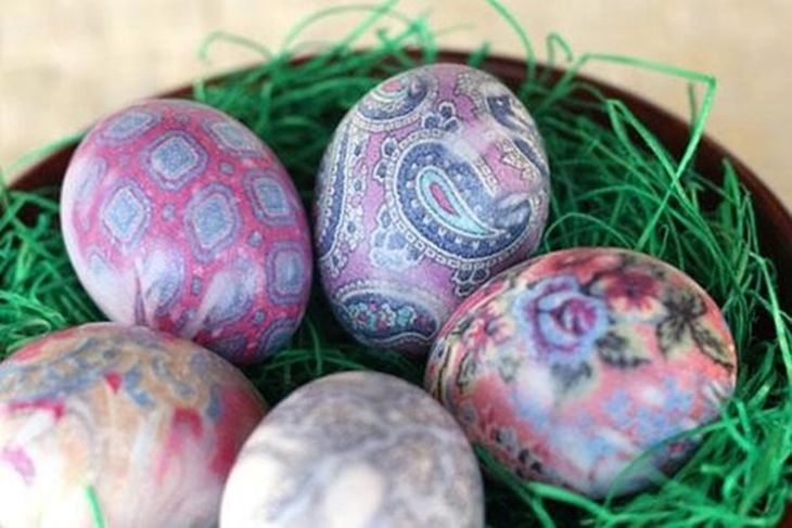 Стари великденски традиции: Как се изписват яйца (ВИДЕО)
