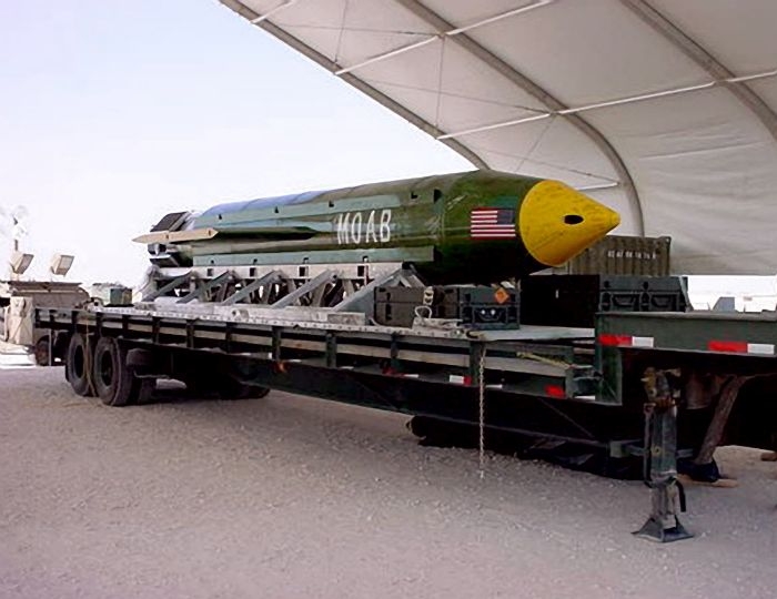 Пентагонът извънредно: САЩ удари "Ислямска държава" с "Майката на всички бомби"! Как убива и руши чудовището? (ВИДЕО)   