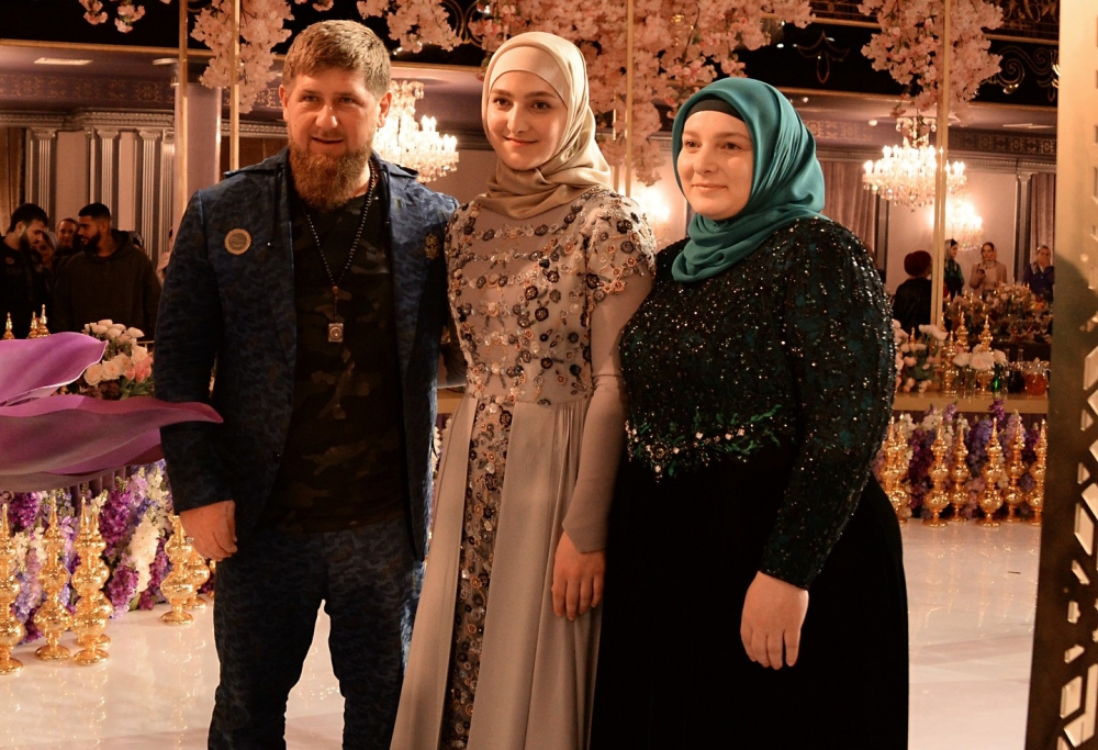 Рамзан Кадиров омъжи най-голямата си дъщеря за 19-годишен сирак