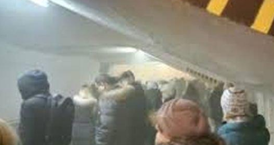 Московското метро в паника: Мъж с димяща раница изплаши пътуващите до смърт!