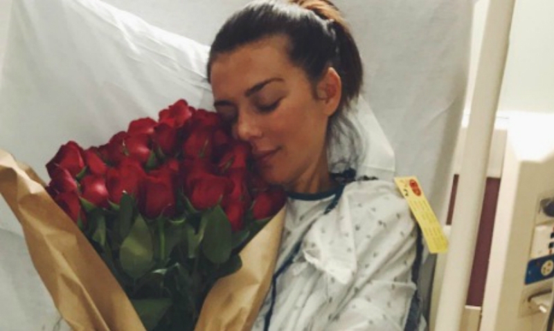 Скандална руска красавица роди и заряза бебето си след изписване от болницата 