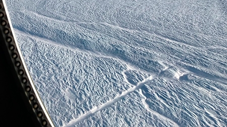 Гигантска аномалия: NASA показа как Земята се разцепва в Гренландия (СНИМКИ)