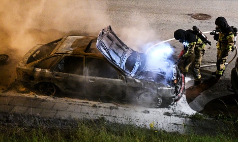 Над 100 коли са унищожени след огнен ад в Швеция, подозират палеж (СНИМКИ)