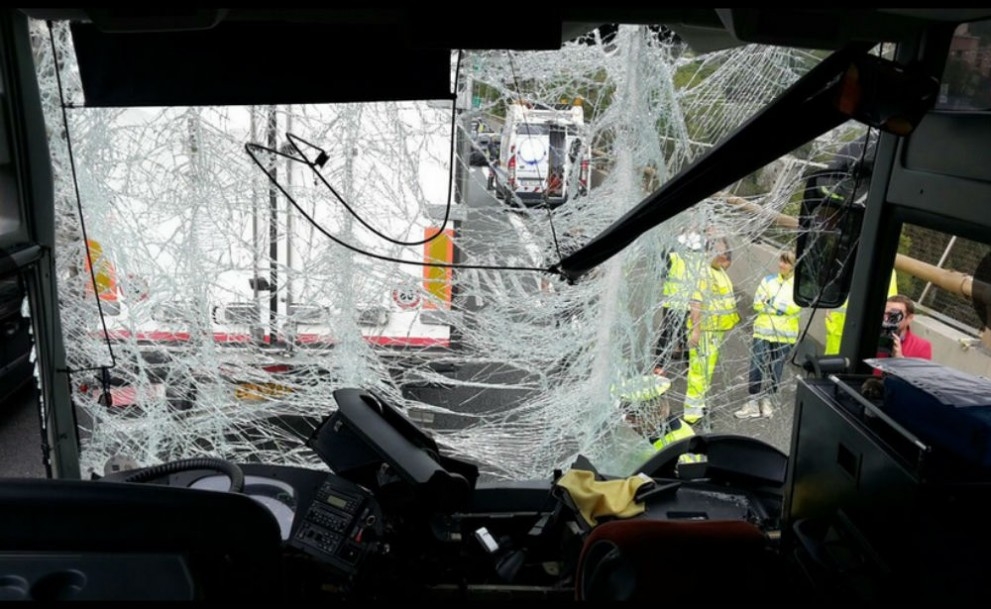 Шофьорът, катастрофирал край Генуа, продължава да е в тежко състояние 