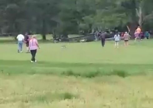 Военен хеликоптер се разби на голф игрище (СНИМКА/ВИДЕО)