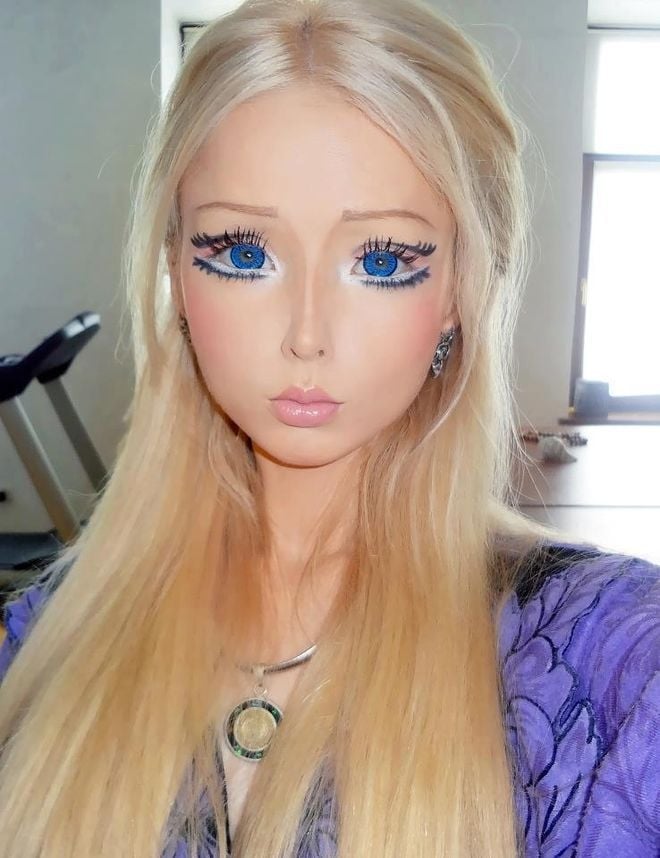 Живата кукла барби Валерия Лукянова показа как изглежда без грим и Фотошоп (СНИМКИ/ВИДЕО)