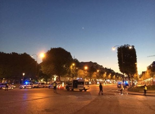 Извънредно от Париж! Стрелба на "Шанз Елизе", има убити (СНИМКИ/ВИДЕО)