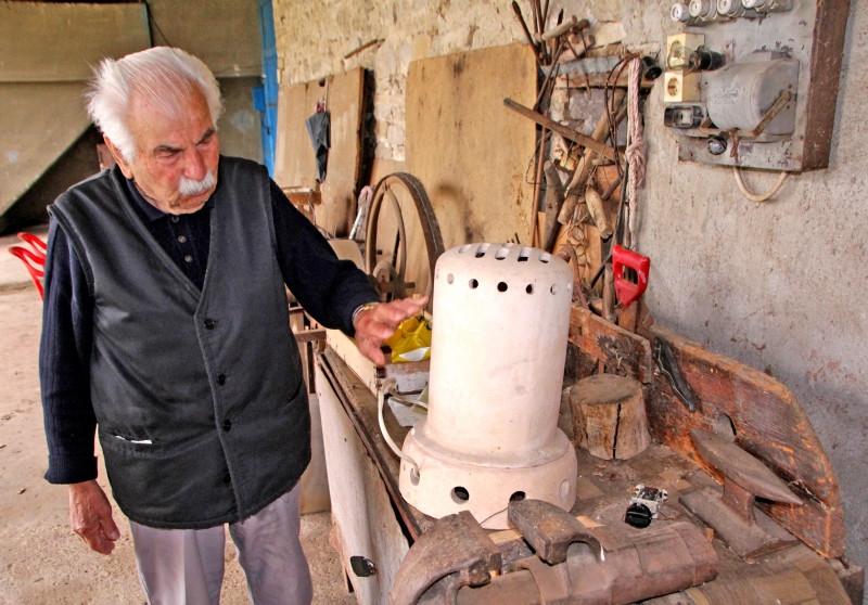 Столетникък дядо Тодор разкри каква е тайната на дълголетието му и отправи пророчески думи за България