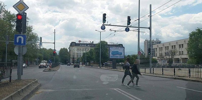 Познавате ли тези пловдивски тийнейджърки? Ако да – обадете се на родителите им (СНИМКИ)