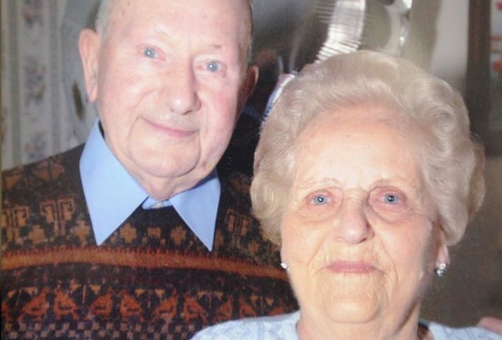 Съпрузи от 77 години издъхнаха в един и същи ден, хванати за ръце (СНИМКИ)