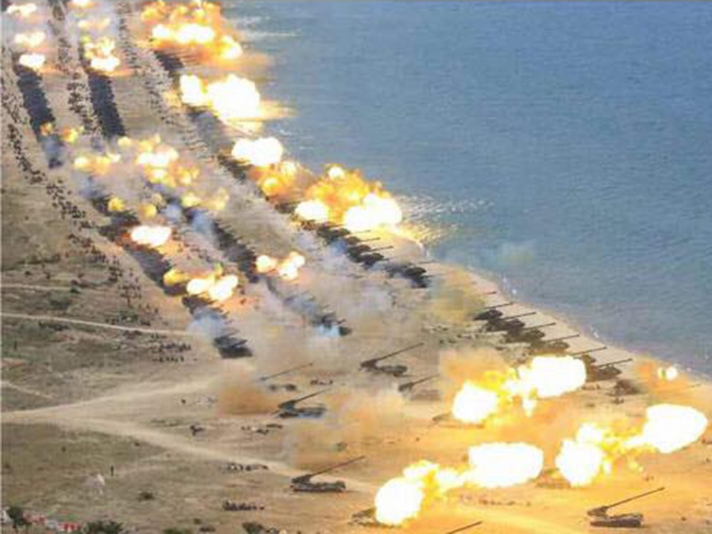 Вижте как Ким се подготвя за война! Зрелищни КАДРИ от най-големите артилерийски учения в Северна Корея (СНИМКИ/ВИДЕО)