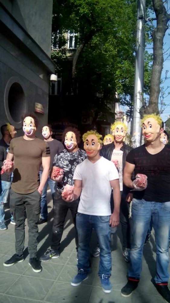Протест с агнешки главички срещу Лозан Панов пред ВСС (СНИМКИ)