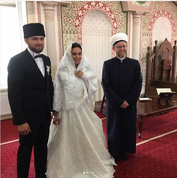 Джамала мина под венчило в ислямски стил (СНИМКИ)