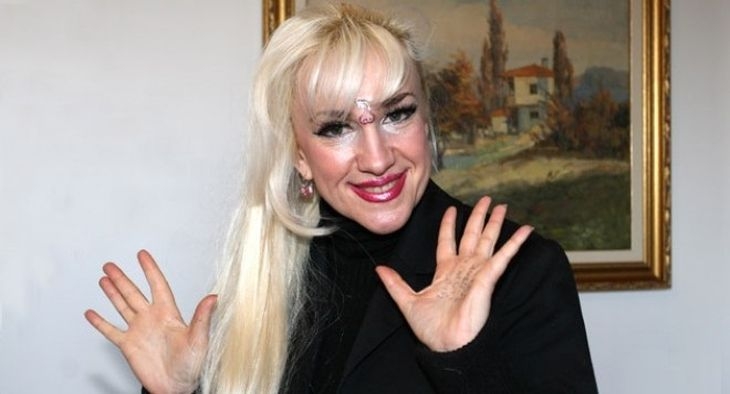 Сашка Васева чака немска пенсия, дупнишката Мадона се осигурява в Германия