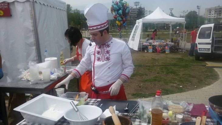 Иван Звездев с грандиозно кулинарно шоу на фестивала “TABIET”! (СНИМКИ)