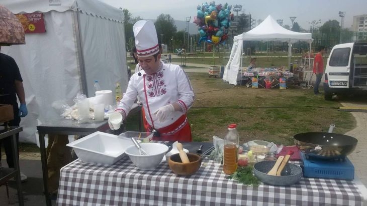 Иван Звездев с грандиозно кулинарно шоу на фестивала “TABIET”! (СНИМКИ)