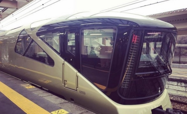 Вижте как изглежда отвътре най-луксозният влак в света (СНИМКИ)