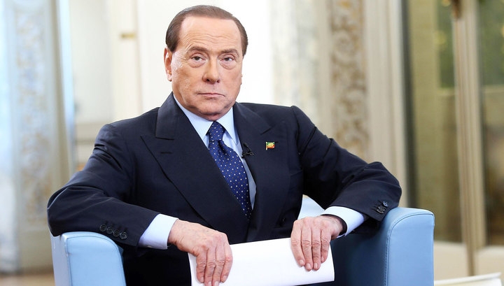 Берлускони си разби главата
