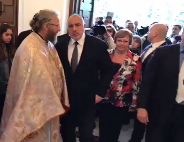 Борисов е в Ловеч, размени прегръдки с... (СНИМКИ/НА ЖИВО)