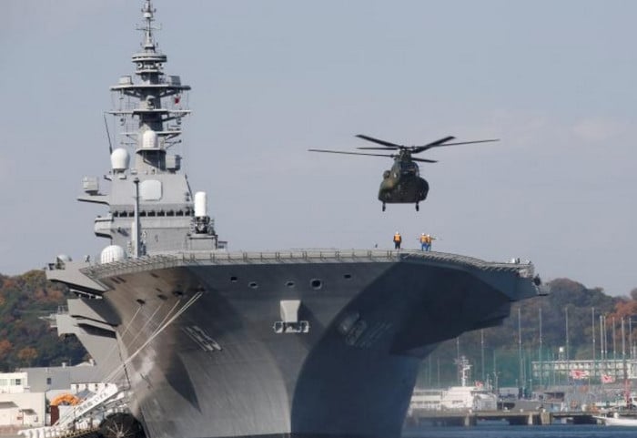 Японски вертолетоносач ще охранява американски военни кораби