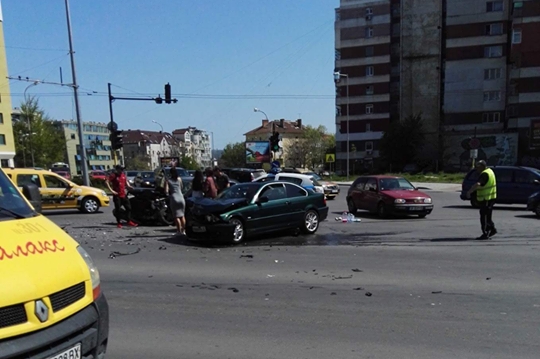 Тежка катастрофа с "Мерцедес" във Варна