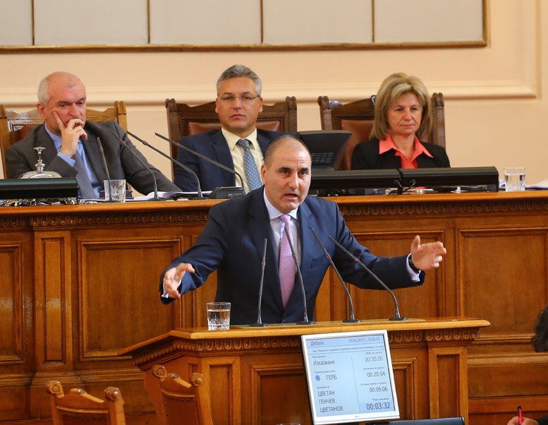 Цветанов нахока БСП: Искате да рушите доверието към българския парламент