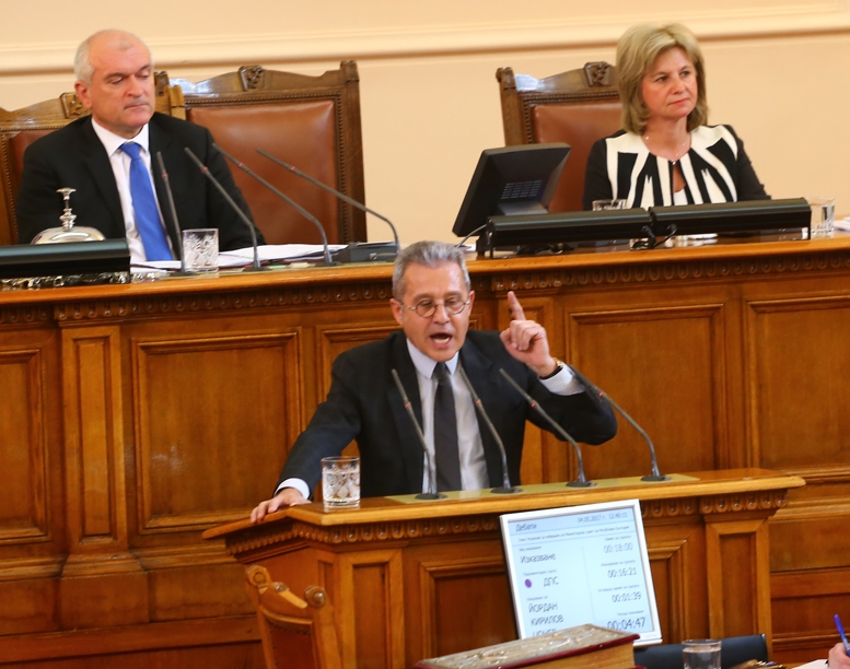 Мощна атака в парламента срещу Валери Симеонов: Неговата оставка е по-лесна от тази на Антон Тодоров!