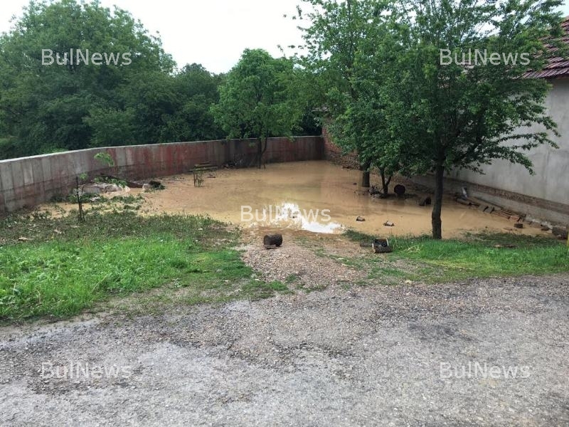 Апокалипсис във Врачанско! Десетки къщи са под вода (СНИМКИ)