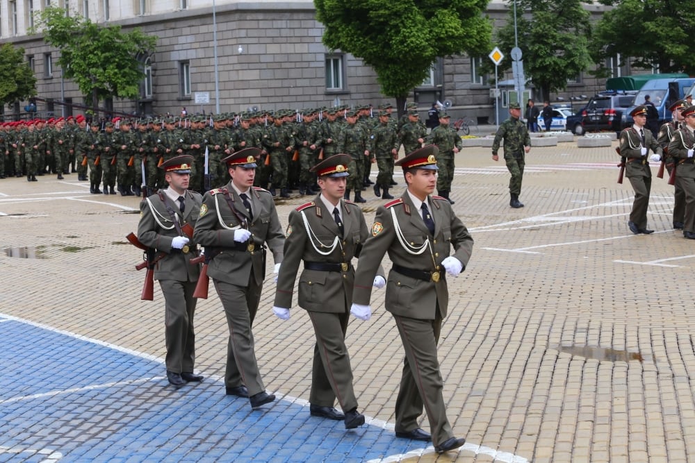 Армията чества "Денят на храбростта"! Радев строява редиците (СНИМКИ/НА ЖИВО)