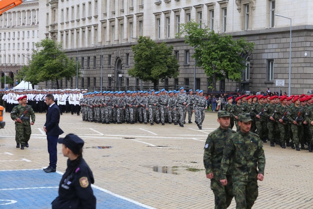 Армията чества "Денят на храбростта"! Радев строява редиците (СНИМКИ/НА ЖИВО)