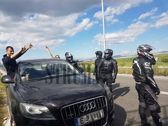 Благоевградски рокери обкръжиха местен бизнесмен на магистралата за Охрид, вижте какво му направиха (СНИМКИ)