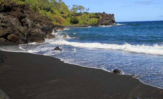 Това са най-красиви черни плажа в света (СНИМКИ)