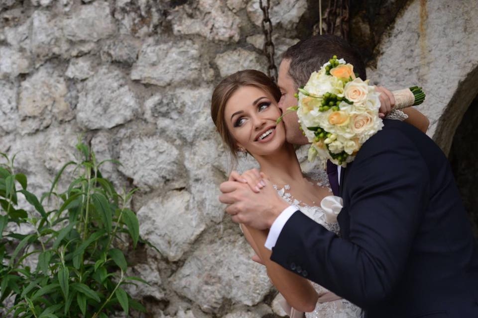 Известен австрийски политик си взе ослепително красива млада босненка и вдигна пищна сватба в православна църква (СНИМКИ)