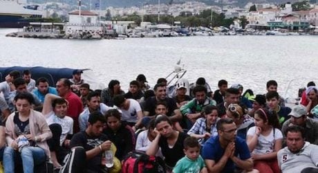Местни хора пребиха двама бежанци травестити на остров Лерос