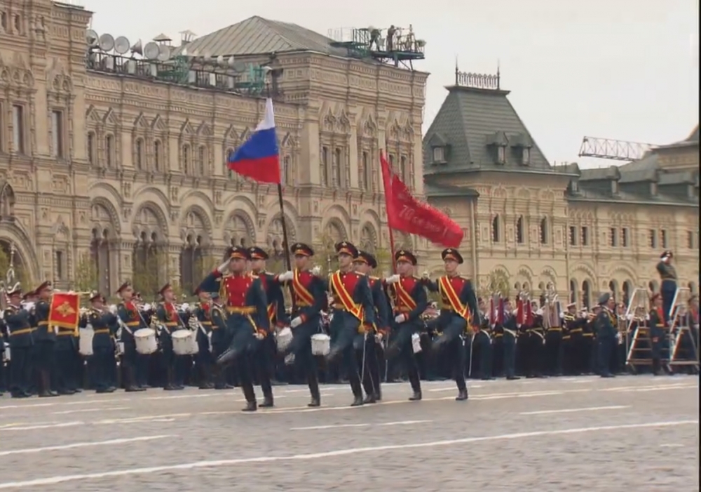 НА ЖИВО в БЛИЦ от Москва: Парадът на победата на Червения площад! (СНИМКИ)