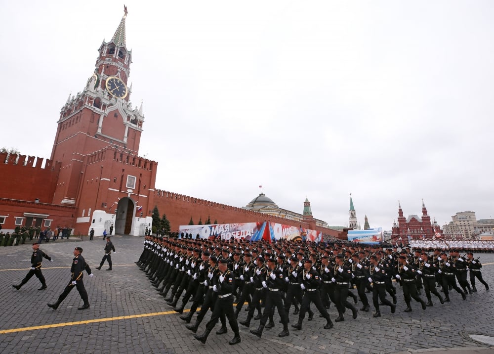 Военният парад по случай 72-рата годишнина от Победата на Червения площад в Москва (ГАЛЕРИЯ)