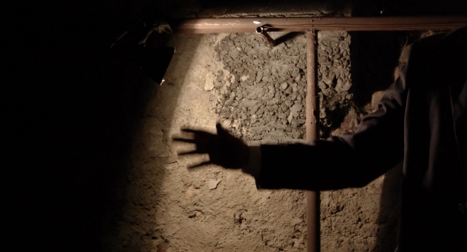 Брутално зверство в Поморийско! 43-годишният Фазлъ набута психичноболно момченце в мазе и последва нещо ужасно (СНИМКА)