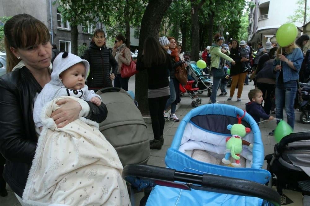 Протестът на майките в София срещу насилието против децата им в СНИМКИ