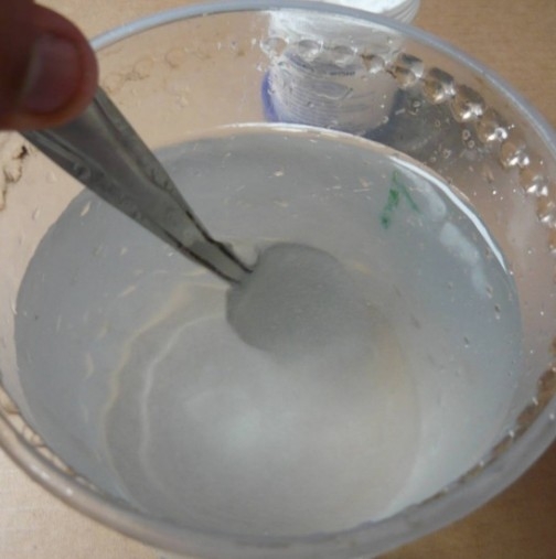 Взех една чаша прах и я разтворих във вода, след това сложих малко белтък от яйце, резултатът беше повече от впечатляващ