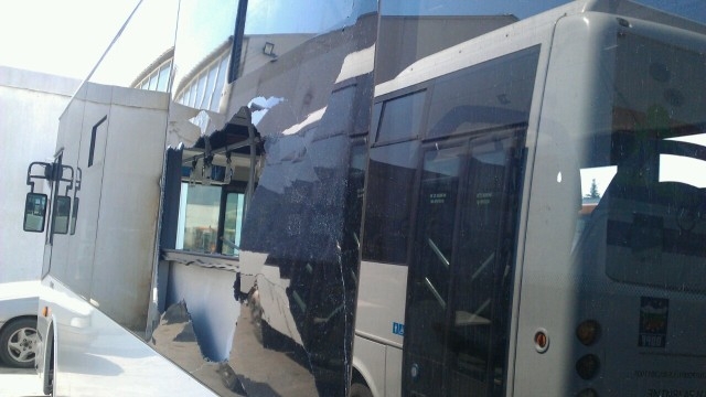 Първи СНИМКИ на надупчените след стрелба автобуси в Пловдив  