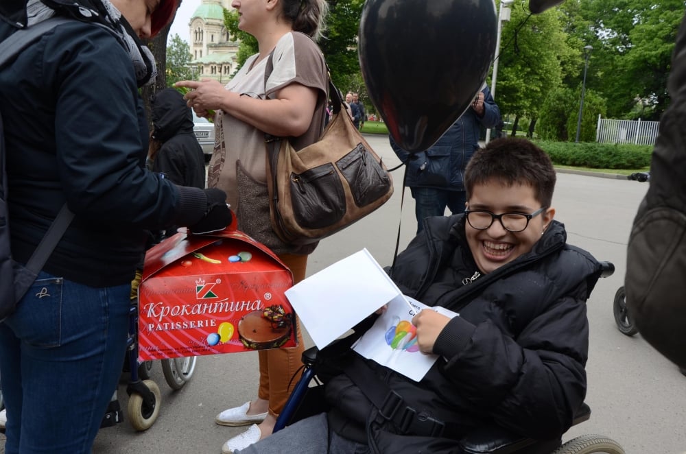 Фоторепортаж в БЛИЦ! Майки носиха ковчег пред парламента!