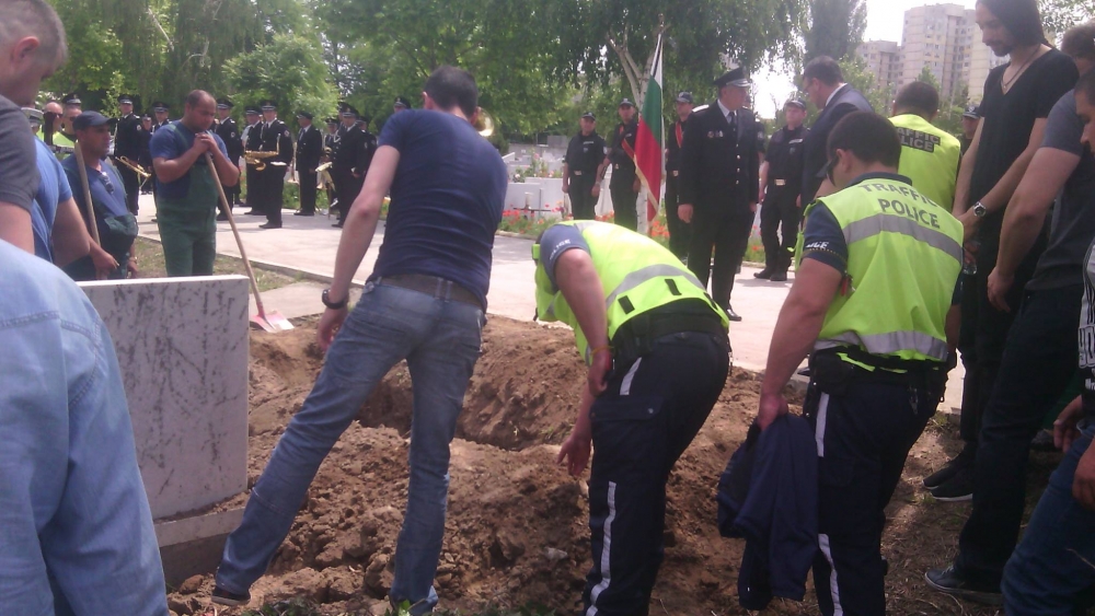 Ексклузивно в БЛИЦ! Вдовицата на убития в Пловдив полицай Делян Палазов проговори само пред медията ни: Искаше ми се това да е кошмар!