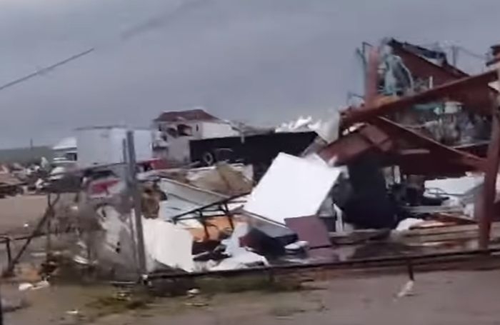 Природна стихия: Опустошително торнадо в Оклахома взе жертви (ВИДЕО)   